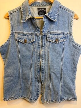 Vintage Solutions Women’s Light Blue Denim Vest with Zip Front